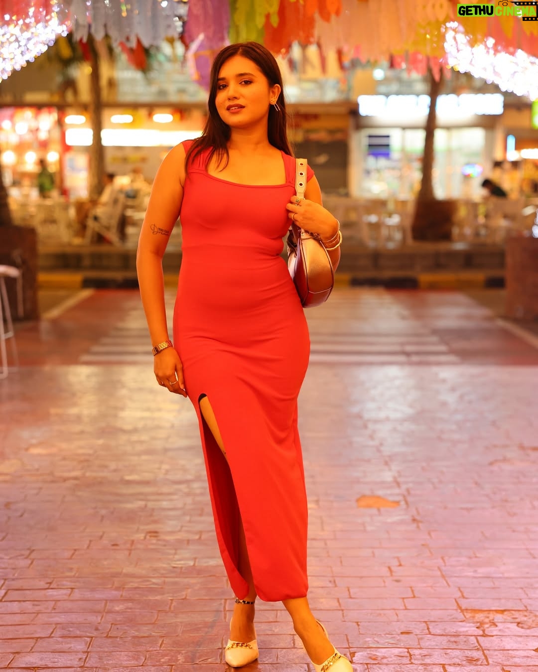 Varsha Kaveri - 115.5K Likes - This post? A whole experience 🧿🌹
#varshakaveri #instagram