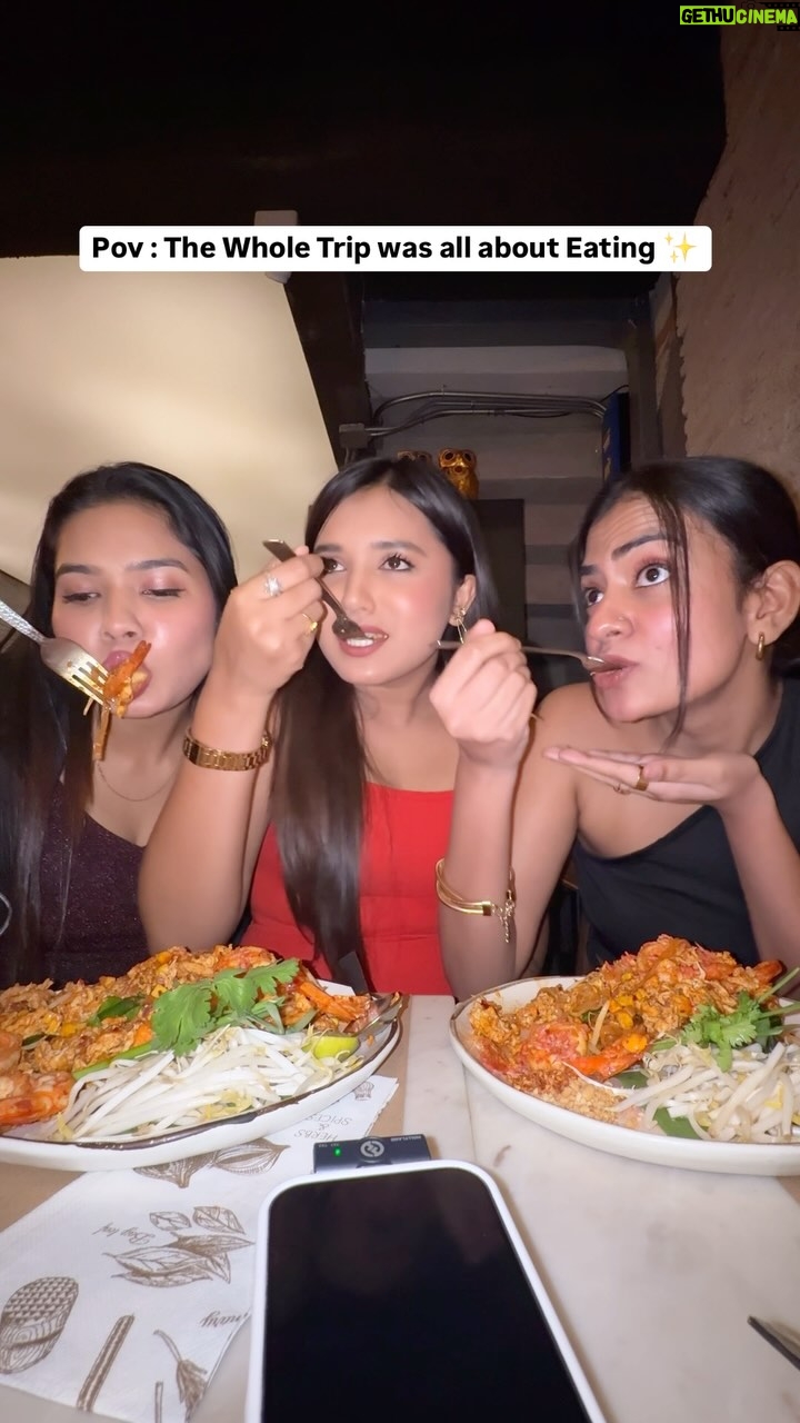 Varsha Kaveri - 64.5K Likes - Share this with your besties 💃💃💃
#bestfriends #girlstrip #bestie #foodie