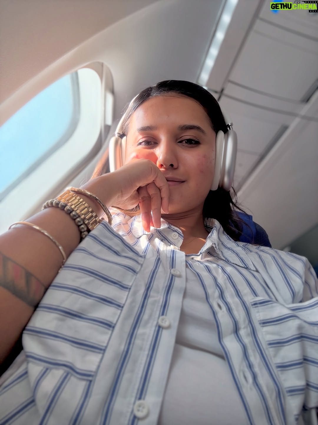 Varsha Kaveri - 77K Likes - Which is the first song you always listen 🎧 🧿
#varshakaveri #instagram