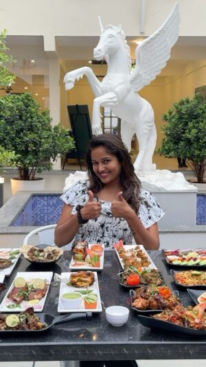 Varshini Srinivas Instagram - Ashva Resto Hangout’s 📍

#restaurant #pub #resto #ambience #food #foodies #kannada #ashvarestohangouts #reelitfeelit #reelkrofeelkro❤️ #reelsinstagram #trending #vlog #foodvlog #explore #followme #_j_a_a_n_u__________ 
#j_a_a_n_u__________