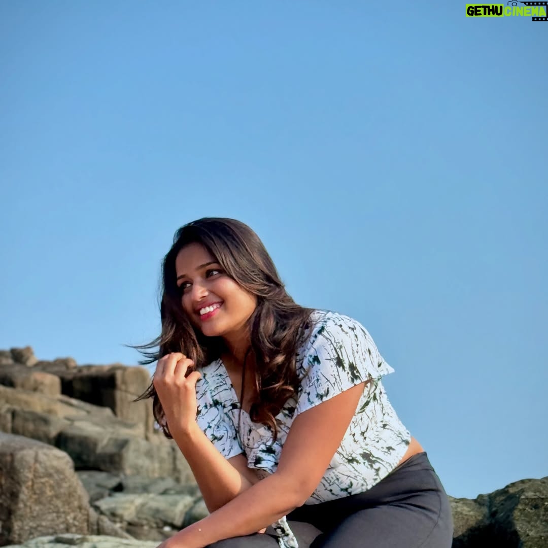 Varshini Srinivas - 3.7K Likes - 🌊🤍