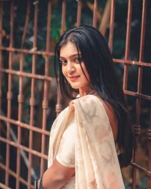 Varshini Suresh Instagram - A Vintage soul 🍂

#viral #trending #explore #explorepage #love #vintagesoul #vintagestyle #photography #ootd #outdoorphotography #ootd #outfitoftheday #photooftheday #picooftheday #instadaily #instamood #instalike #instagram #saree #varshinisuresh #varshini #vintage #outfit