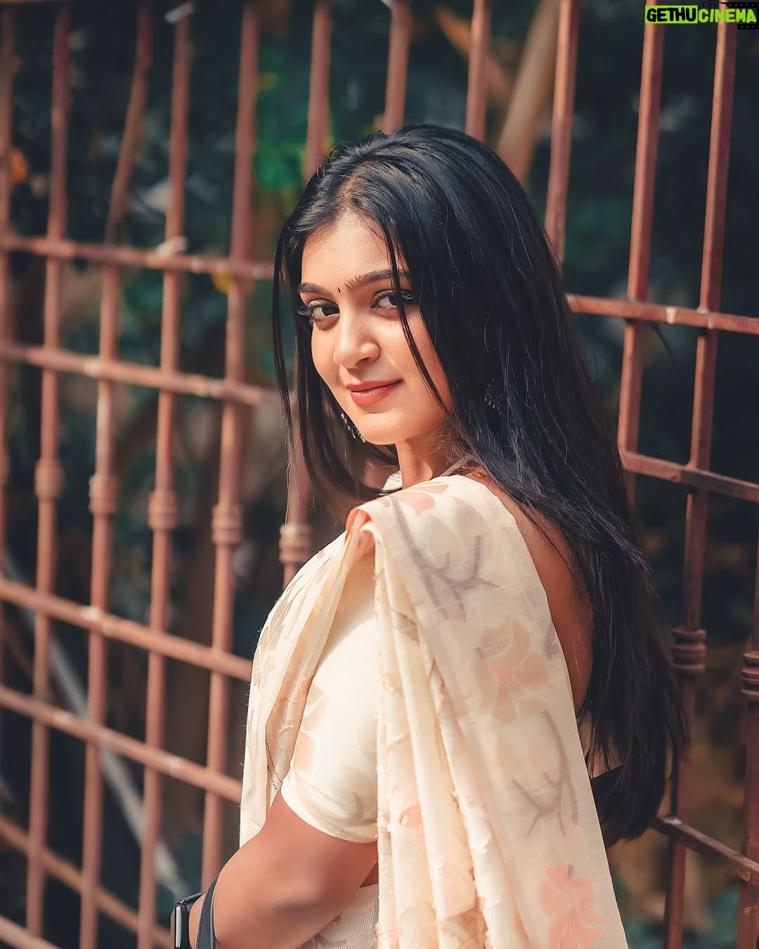 Varshini Suresh - 15.3K Likes - A Vintage soul 🍂
#viral #trending #explore #explorepage #love #vintagesoul #vintagestyle #photography #ootd #outdoorphotography #ootd #outfitoftheday #photooftheday #picooftheday #instadaily #instamood #instalike #instagram #saree #varshinisuresh #varshini #vintage #outfit