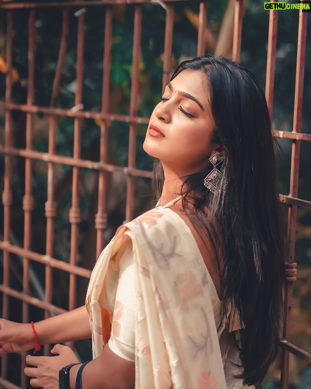 Varshini Suresh - 15.3K Likes - A Vintage soul 🍂
#viral #trending #explore #explorepage #love #vintagesoul #vintagestyle #photography #ootd #outdoorphotography #ootd #outfitoftheday #photooftheday #picooftheday #instadaily #instamood #instalike #instagram #saree #varshinisuresh #varshini #vintage #outfit
