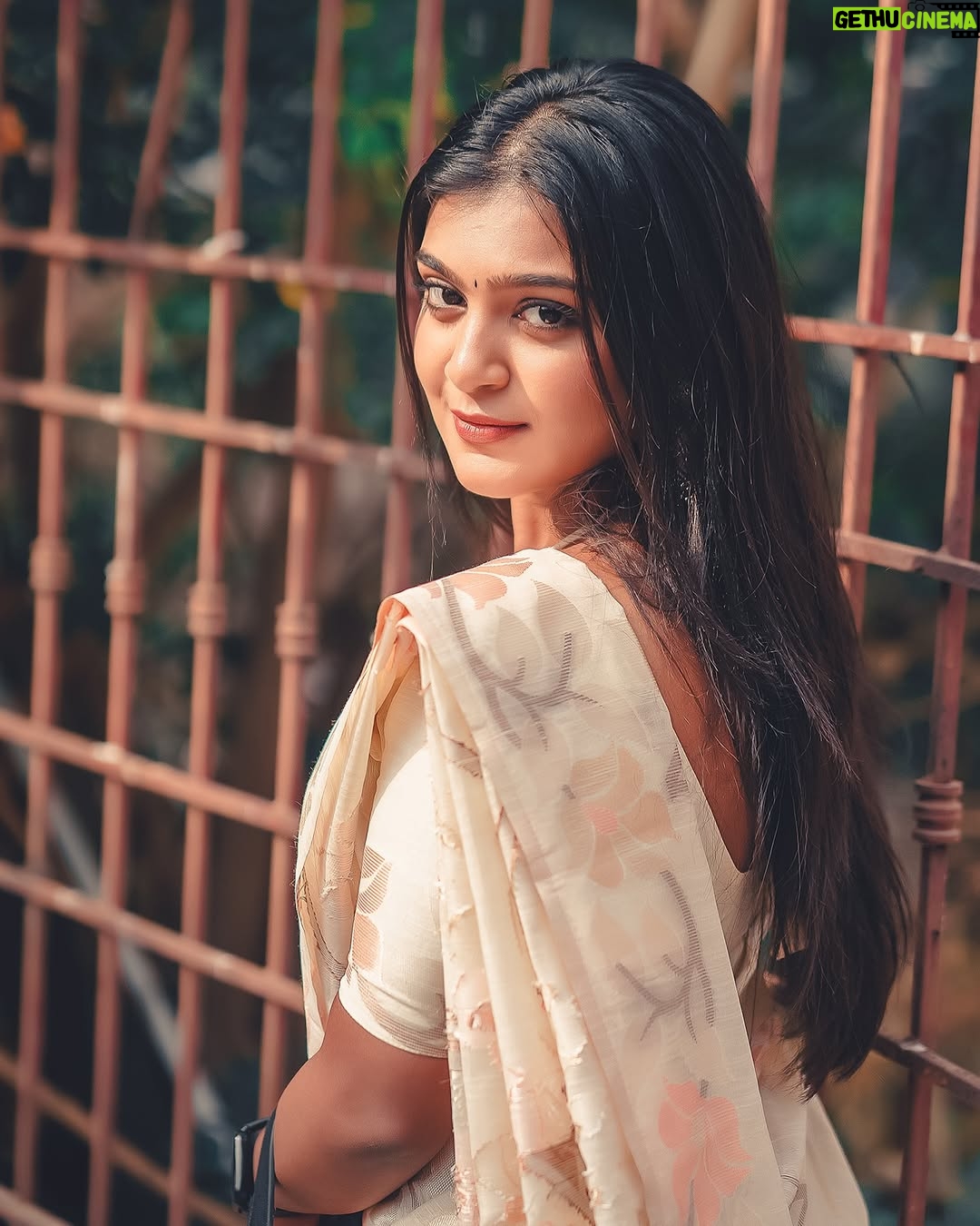 Varshini Suresh - 15.3K Likes - A Vintage soul 🍂
#viral #trending #explore #explorepage #love #vintagesoul #vintagestyle #photography #ootd #outdoorphotography #ootd #outfitoftheday #photooftheday #picooftheday #instadaily #instamood #instalike #instagram #saree #varshinisuresh #varshini #vintage #outfit