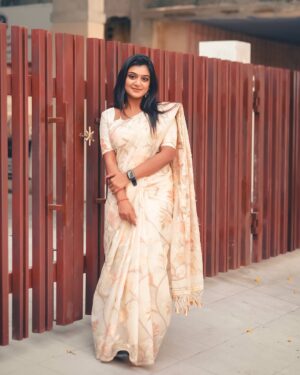 Varshini Suresh Instagram - A Vintage soul 🍂

#viral #trending #explore #explorepage #love #vintagesoul #vintagestyle #photography #ootd #outdoorphotography #ootd #outfitoftheday #photooftheday #picooftheday #instadaily #instamood #instalike #instagram #saree #varshinisuresh #varshini #vintage #outfit