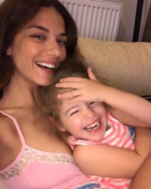 Vaso Laskaraki Instagram - Χρόνια μας πολλά 🌸🌺🌼
—————————————
#happymothersday
#eva #mylove #mydaughter
