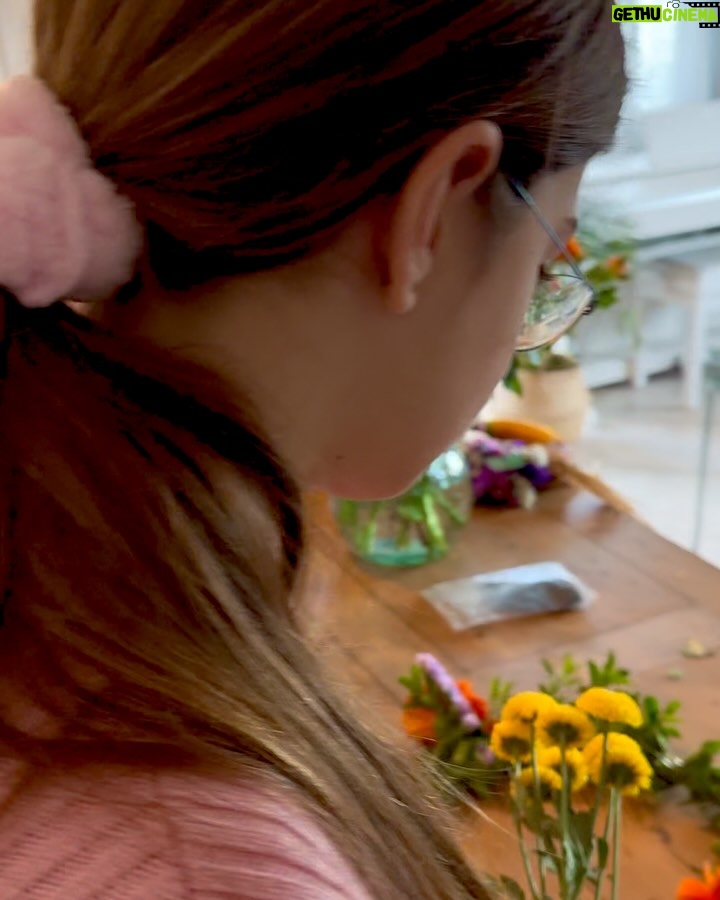 Vaso Laskaraki - 25.7K Likes - Καλό μήνα 🌼🌺🌸
Αν δεν φτιάξουμε στεφάνι Μάης δεν μπαίνει 😜 #eva #1may #springgirl