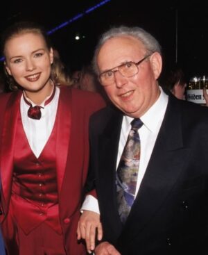 Veronica Ferres Instagram - Lieber Papa, 

10 Jahre ohne dich – und doch bist du in jedem Gedanken, jedem Lachen, jedem Moment dabei. Die Zeit heilt vielleicht, aber sie lässt nie vergessen. Du fehlst, Papa – heute mehr denn je. 

In Liebe, deine Veronica 🖤🕊️🙏🏼

#foreverinmyheart