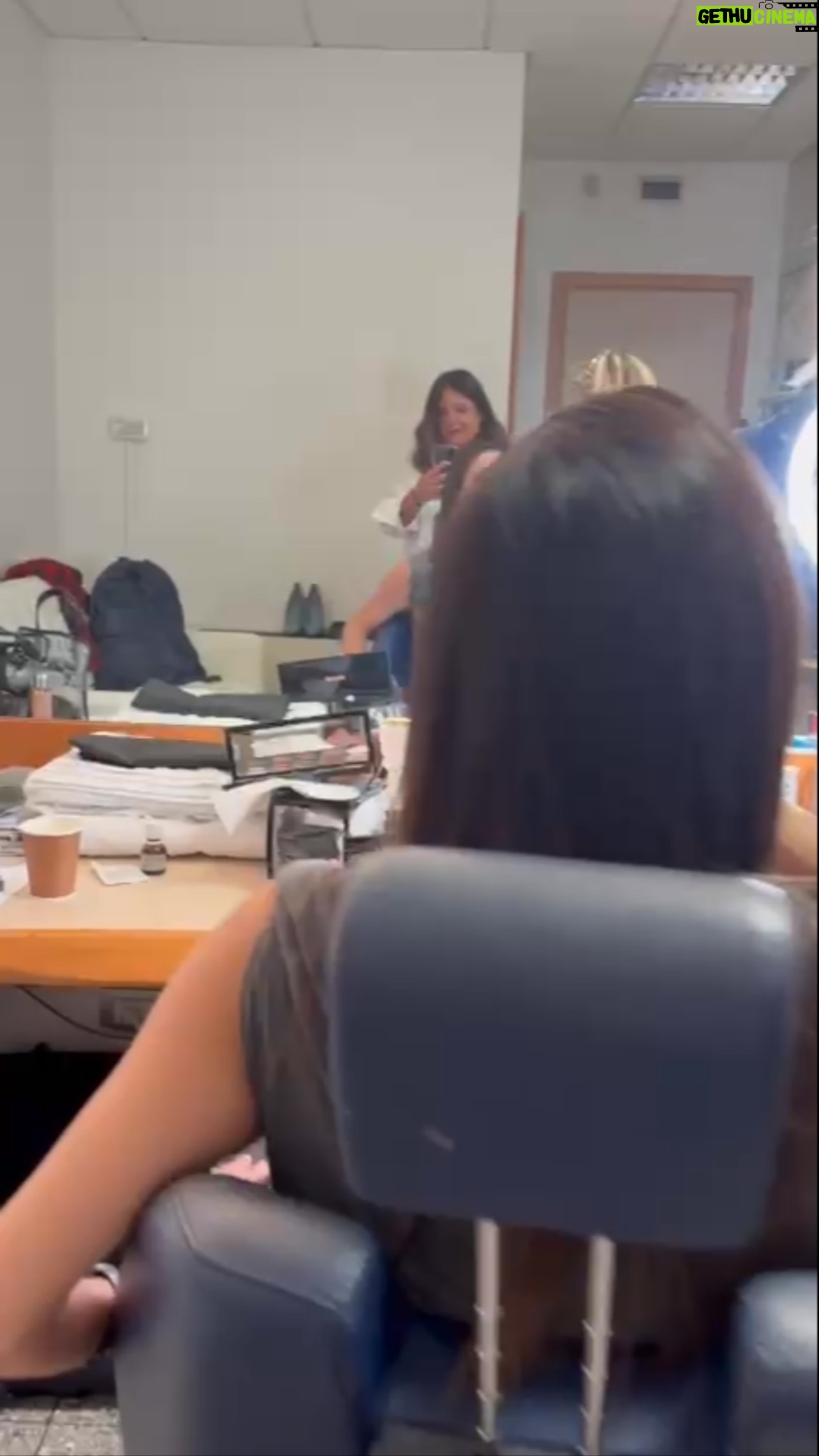 Veronica Gentili - 1.8K Likes - In una settimana ne sono già successe di tutti i colori e stasera vi racconto tutto… se mi sbrigo 😂