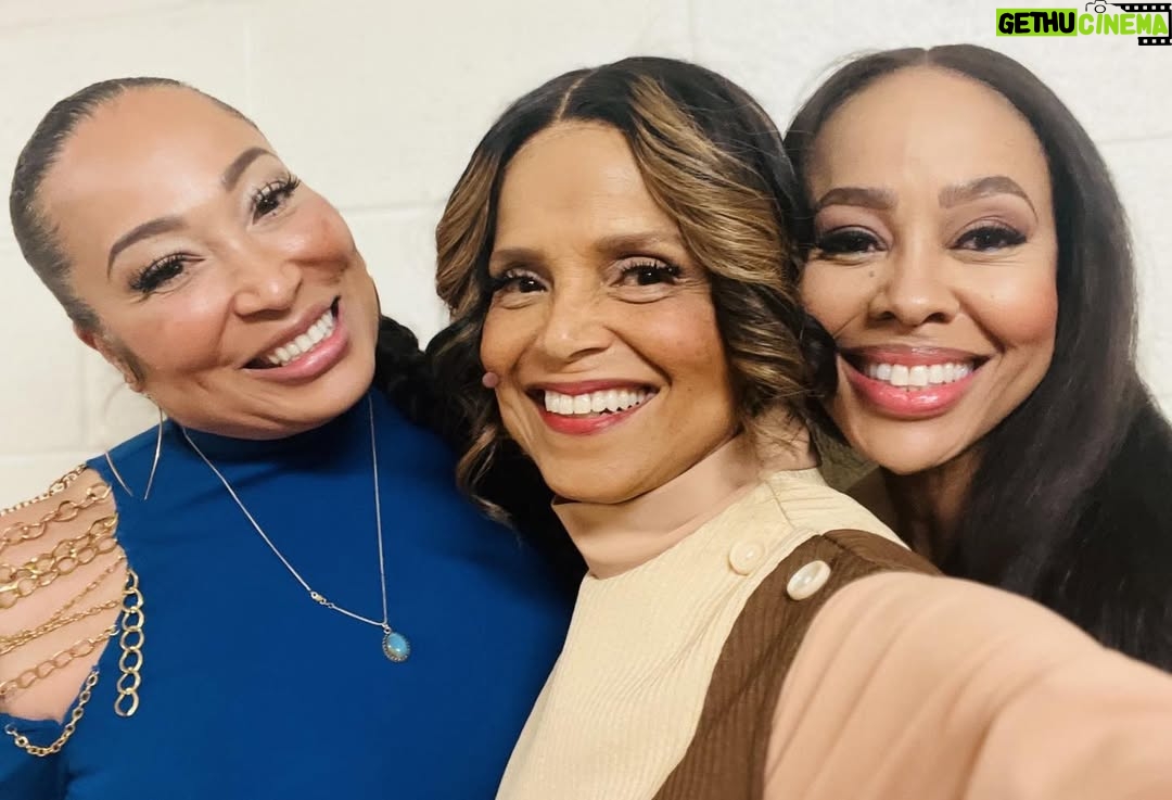 Victoria Rowell - 1.1K Likes - BACKSTAGE in #ATL w/beautiful #friends FAB actresses @chrystaletheprototype @dawnhalfkenny @cobbenergypac theater ābetween us, weāve filmed 6 projects!!! We stay connected on/off stage!