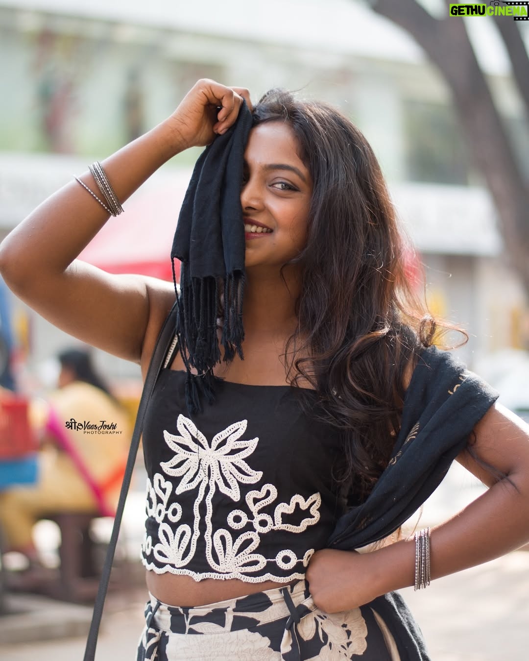 Vijaya Lakshmi - 19K Likes - Honestly, I’d keep staring too ✨
Click.@joshi___photography____
.
.in frame.@vijaya_lakshmi.official
#photography #explore #photoshoot #classy #exploremore #sassygirl #trendingnow #colorskannada #beautiful #udayatv #ootd #fypシ #follow #nikond5600 #bengaluru #kerala #instagramreels #joshiphotography #vairalreels
