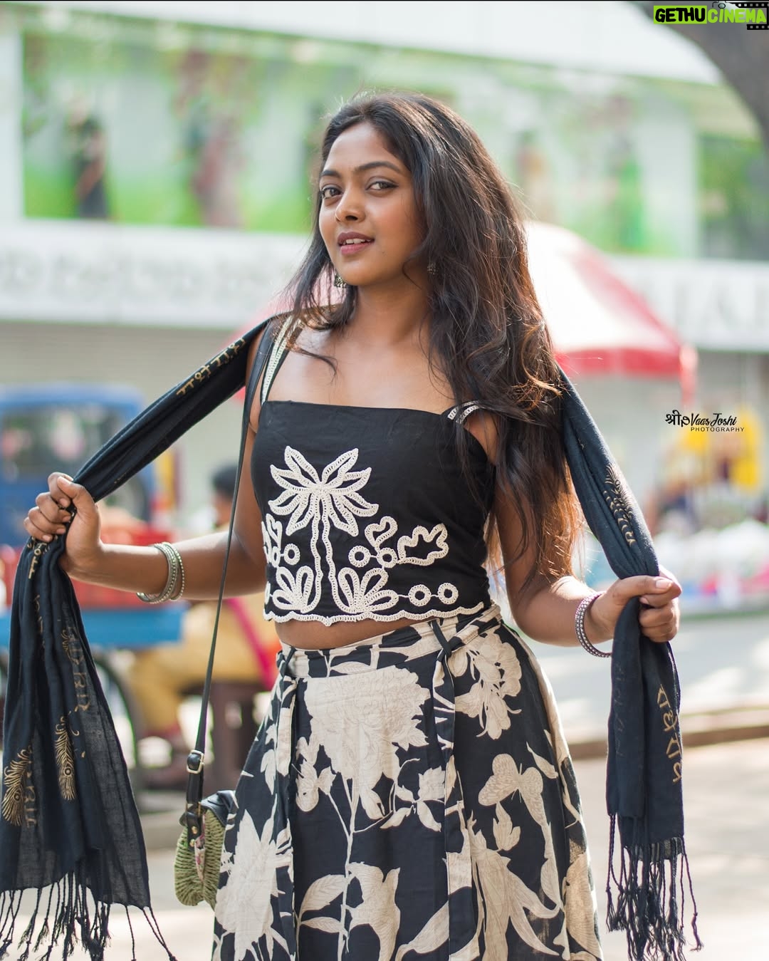 Vijaya Lakshmi - 19K Likes - Honestly, I’d keep staring too ✨
Click.@joshi___photography____
.
.in frame.@vijaya_lakshmi.official
#photography #explore #photoshoot #classy #exploremore #sassygirl #trendingnow #colorskannada #beautiful #udayatv #ootd #fypシ #follow #nikond5600 #bengaluru #kerala #instagramreels #joshiphotography #vairalreels