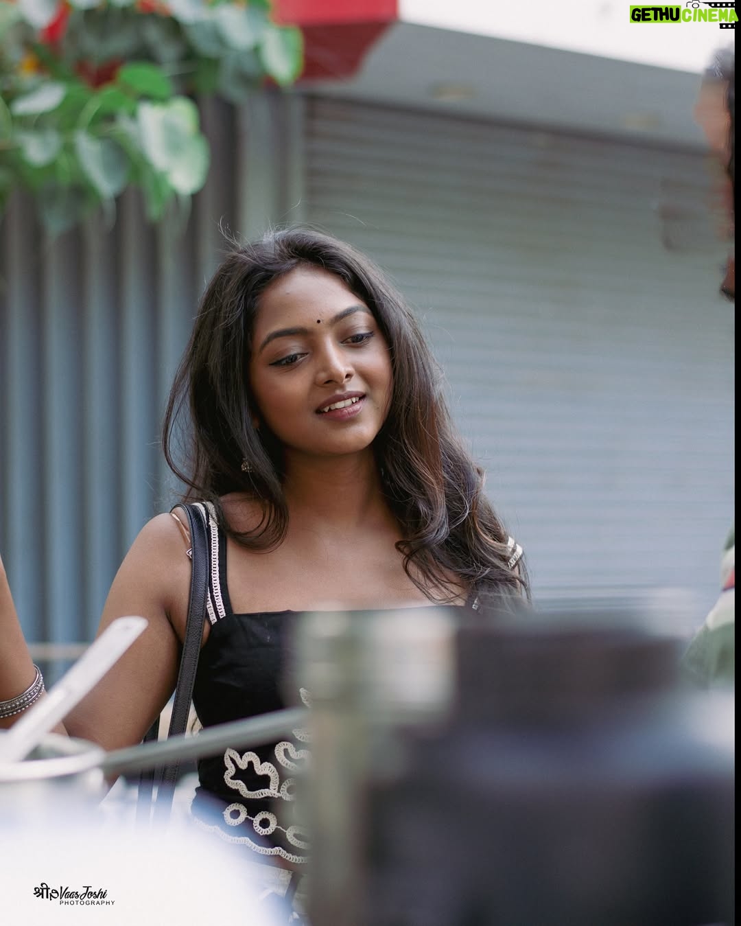 Vijaya Lakshmi - 19K Likes - Honestly, I’d keep staring too ✨
Click.@joshi___photography____
.
.in frame.@vijaya_lakshmi.official
#photography #explore #photoshoot #classy #exploremore #sassygirl #trendingnow #colorskannada #beautiful #udayatv #ootd #fypシ #follow #nikond5600 #bengaluru #kerala #instagramreels #joshiphotography #vairalreels