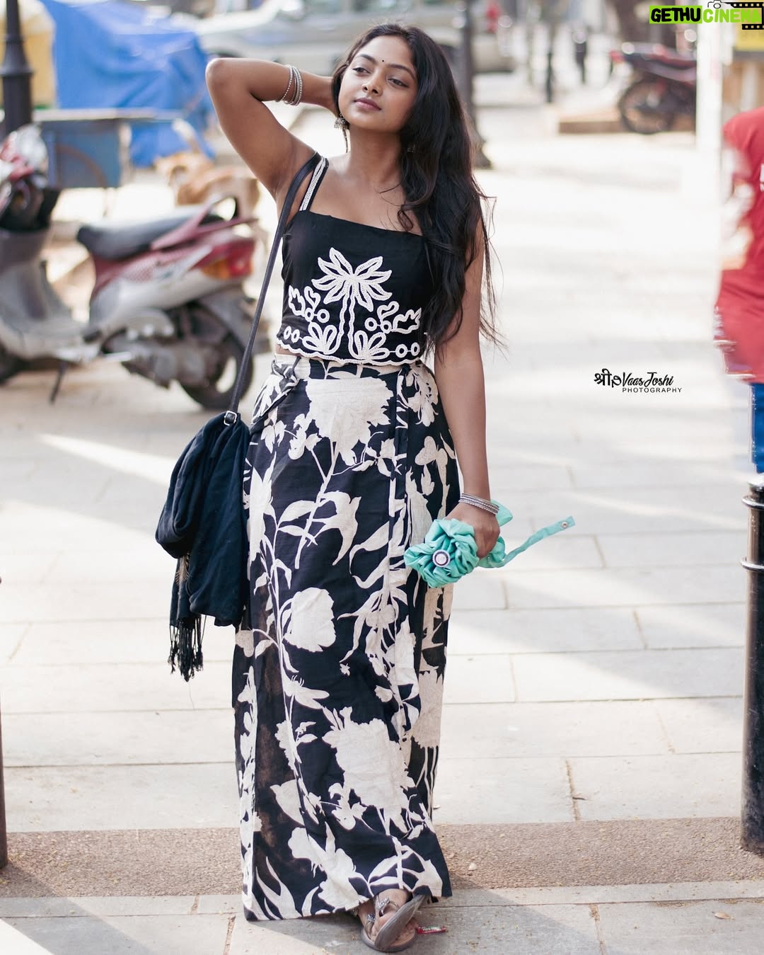 Vijaya Lakshmi - 19K Likes - Honestly, I’d keep staring too ✨
Click.@joshi___photography____
.
.in frame.@vijaya_lakshmi.official
#photography #explore #photoshoot #classy #exploremore #sassygirl #trendingnow #colorskannada #beautiful #udayatv #ootd #fypシ #follow #nikond5600 #bengaluru #kerala #instagramreels #joshiphotography #vairalreels