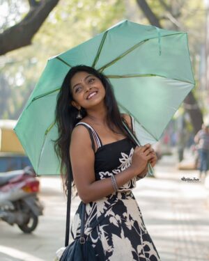 Vijaya Lakshmi Instagram - Honestly, I’d keep staring too ✨

Click.@joshi___photography____ 
.
.in frame.@vijaya_lakshmi.official 

#photography #explore #photoshoot #classy #exploremore #sassygirl #trendingnow #colorskannada #beautiful #udayatv #ootd #fypシ #follow #nikond5600 #bengaluru #kerala #instagramreels #joshiphotography #vairalreels