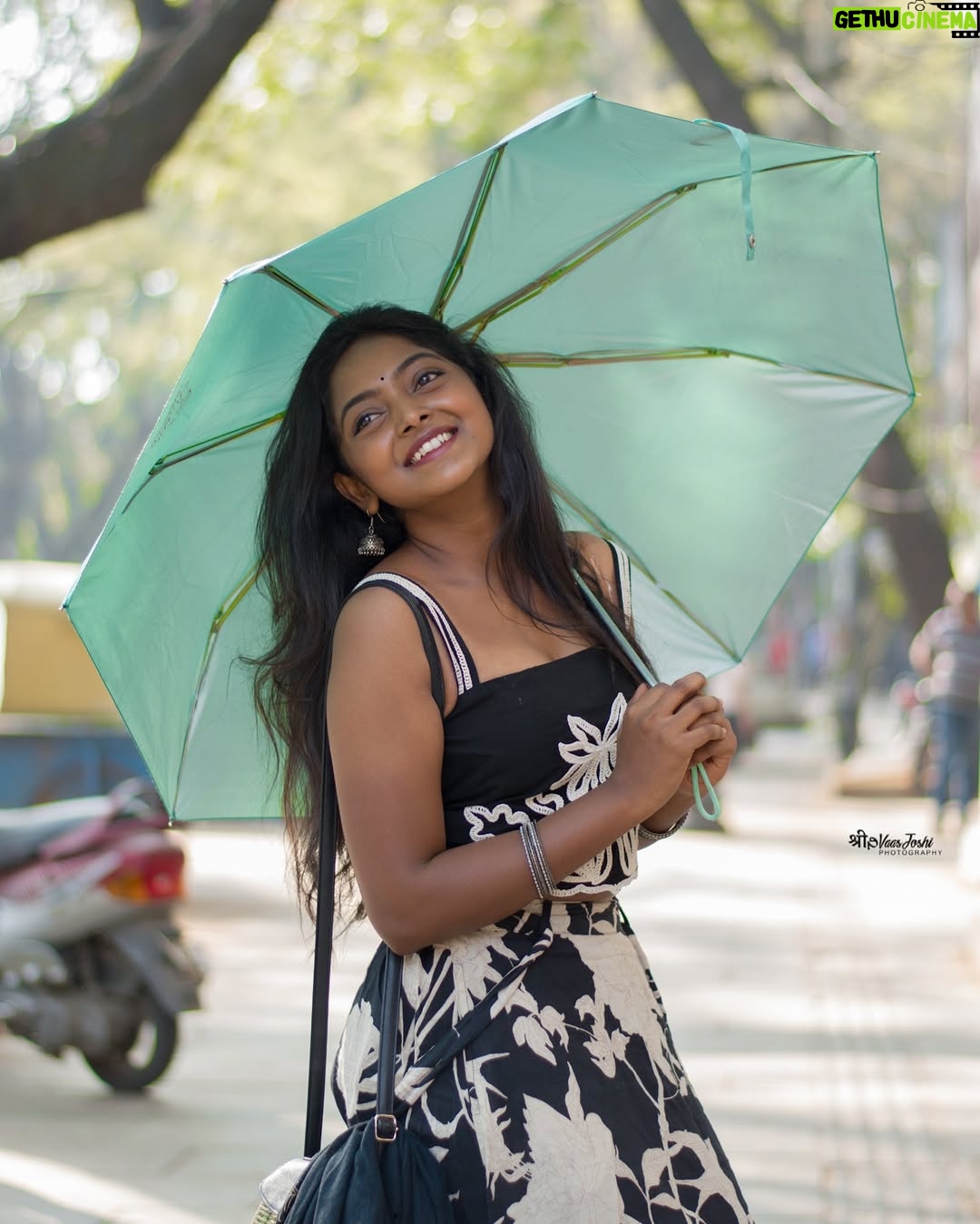 Vijaya Lakshmi - 19K Likes - Honestly, I’d keep staring too ✨
Click.@joshi___photography____
.
.in frame.@vijaya_lakshmi.official
#photography #explore #photoshoot #classy #exploremore #sassygirl #trendingnow #colorskannada #beautiful #udayatv #ootd #fypシ #follow #nikond5600 #bengaluru #kerala #instagramreels #joshiphotography #vairalreels