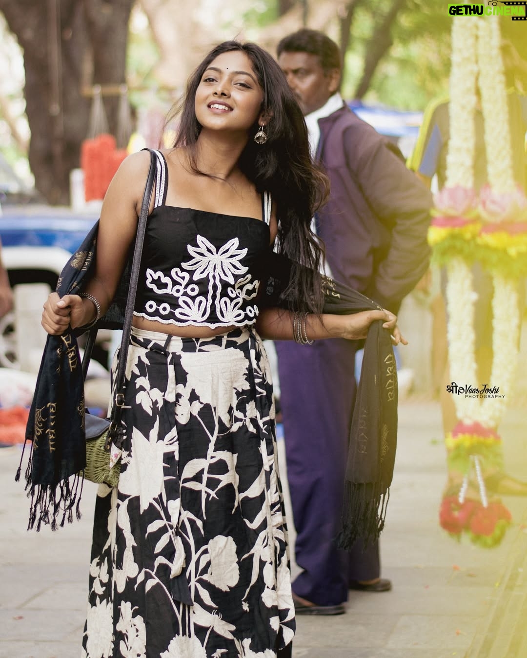 Vijaya Lakshmi - 19K Likes - Honestly, I’d keep staring too ✨
Click.@joshi___photography____
.
.in frame.@vijaya_lakshmi.official
#photography #explore #photoshoot #classy #exploremore #sassygirl #trendingnow #colorskannada #beautiful #udayatv #ootd #fypシ #follow #nikond5600 #bengaluru #kerala #instagramreels #joshiphotography #vairalreels