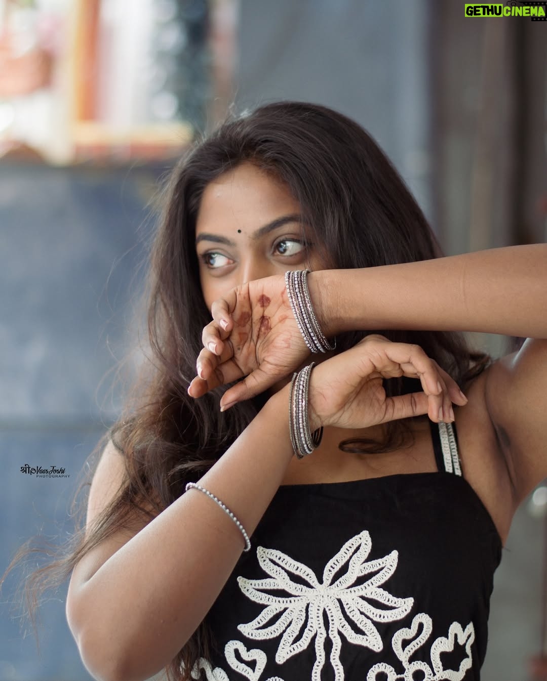 Vijaya Lakshmi - 25.8K Likes - Why did you stop scrolling🙈
Click.@joshi___photography____
.
.in frame.@vijaya_lakshmi.official
#photography #explore #photoshoot #classy #exploremore #sassygirl #trendingnow #colorskannada #beautiful #udayatv #ootd #fypシ #follow #nikond5600 #bengaluru #kerala #instagramreels #joshiphotography #vairalreels
