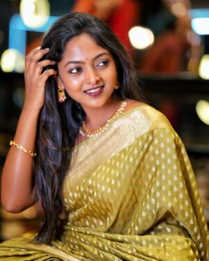 Vijaya Lakshmi Instagram - That precious waiting smile:) every women’s dream✨

Pc @vishnu_whiteramp 

#smile #dream #song #vijayalakshmi #follow #insta