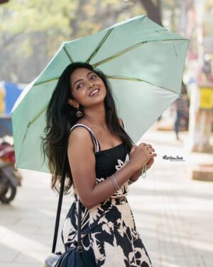 Vijaya Lakshmi Instagram - Honestly, I’d keep staring too ✨

Click.@joshi___photography____ 
.
.in frame.@vijaya_lakshmi.official 

#photography #explore #photoshoot #classy #exploremore #sassygirl #trendingnow #colorskannada #beautiful #udayatv #ootd #fypシ #follow #nikond5600 #bengaluru #kerala #instagramreels #joshiphotography #vairalreels