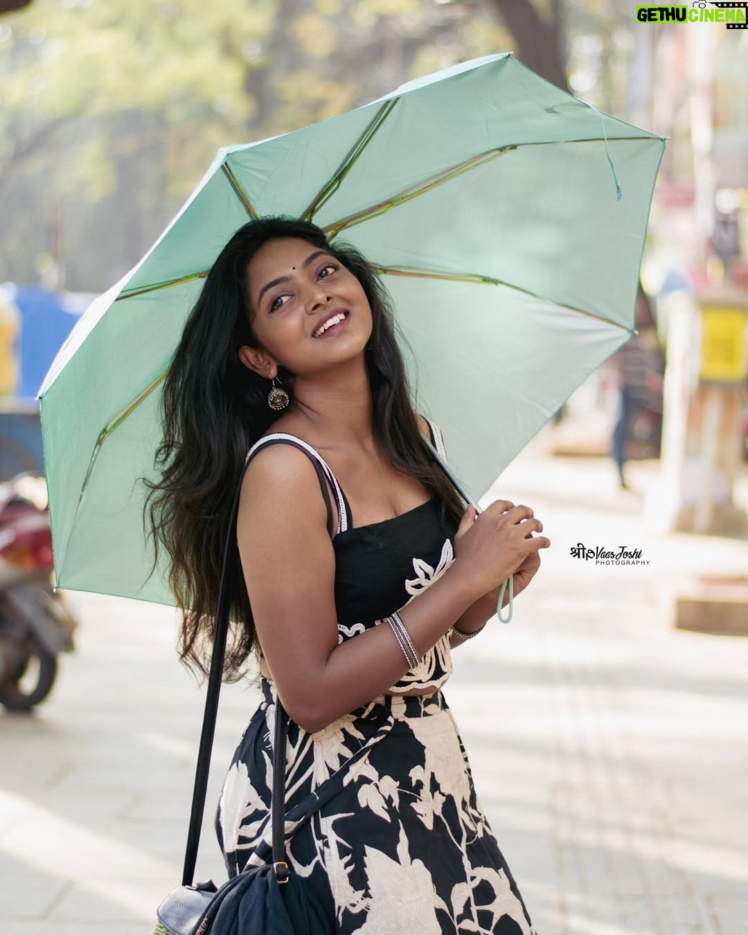 Vijaya Lakshmi - 19K Likes - Honestly, I’d keep staring too ✨
Click.@joshi___photography____
.
.in frame.@vijaya_lakshmi.official
#photography #explore #photoshoot #classy #exploremore #sassygirl #trendingnow #colorskannada #beautiful #udayatv #ootd #fypシ #follow #nikond5600 #bengaluru #kerala #instagramreels #joshiphotography #vairalreels