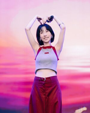 Vincy Chan Instagram - Thank u strawberry music festival !!! 一次過唱曬舊歌和暗黑歌好爽❤️❤️❤️

#strawberryfestival #草莓音樂節