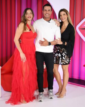 Wanda D'Isidoro Instagram - ¡Lunes de #DeBocaEnBoca! 🫦

Nuestras @wandadisidoro y @salomonjaly te muestran en un nuevo episodio todo lo acontecido hasta ahora en el mundo del arte y del entretenimiento 🎬

Además, puedes disfrutar de una muy amena conversación con el actor venezolano @arturodelosrios 

DE BOCA EN BOCA
Disponible gratis en HispanoTV

#hispanotv #wandayjalymar #farandula #venezuela #arturodelosrios