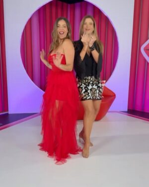 Wanda D'Isidoro Instagram - ¡Lunes de #DeBocaEnBoca! 🫦

Nuestras @wandadisidoro y @salomonjaly te muestran en un nuevo episodio todo lo acontecido hasta ahora en el mundo del arte y del entretenimiento 🎬

Además, puedes disfrutar de una muy amena conversación con el actor venezolano @arturodelosrios 

DE BOCA EN BOCA
Disponible gratis en HispanoTV

#hispanotv #wandayjalymar #farandula #venezuela #arturodelosrios
