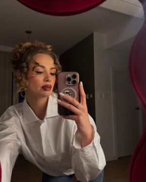 Wiktoria Gąsiewska Instagram - Mirror check 🌹