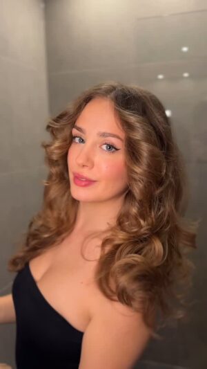 Wiktoria Gąsiewska Instagram - Pamiętajcie - pielęgnacja to podstawa zdrowych i pięknych włosów! 🫶🏼

@schwarzkopf [reklama]