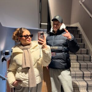 Wiktoria Gąsiewska Instagram - W górach z rodzinką i dinozaurem, pozdrawiamy!
