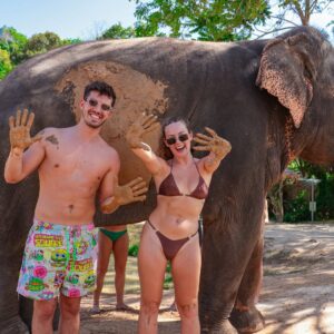 Wiktoria Gąsiewska Instagram - Powrót myślami do miejsca, gdzie czułam się tak dobrze🫠💚 @greenelephantsanctuarypark 

Jakbyś mógł, to gdzie byś się teraz teleportował?