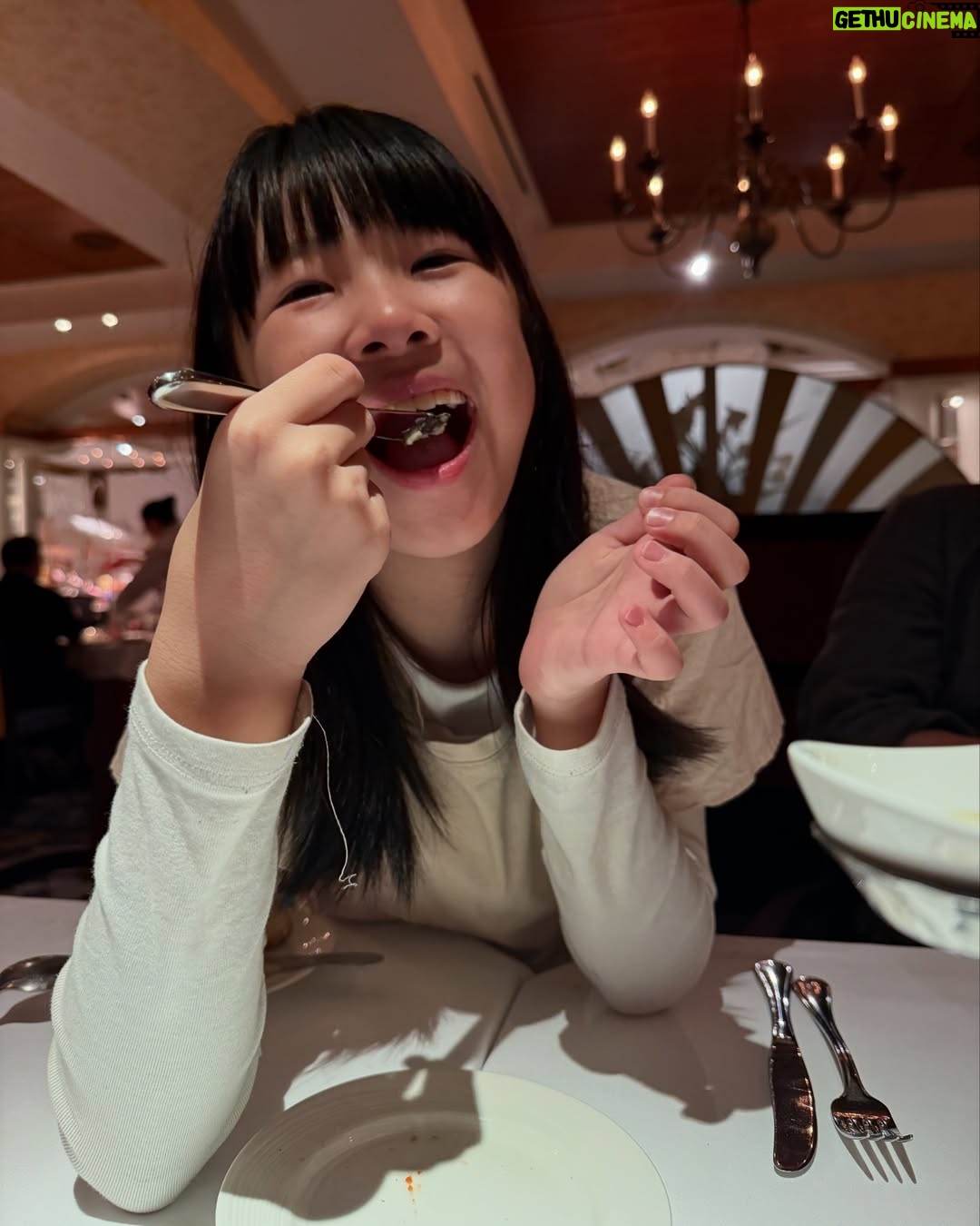 Windie Chang - 2.5K Likes - 4月底28日❤️是我們結婚11週年的紀念日,同時也是邁入在一起的第17年,我們從兩個人事業都還沒那麼穩定的時候相遇,一直到現在,看到彼此的成長,我們有了調皮又可愛的阿寶❤️
我們常常用開玩笑的口氣說著,這世界再也找不到比你更好更適合我的另一半了😎心中卻是肯定到不行!因為只有你😌沒有別人,我們的默契,心靈感應,價值觀,彼此的情緒,還有家人們,感謝我17年前倒追你🤣
還是要說謝謝你當我的老公❤️也謝謝你出現在我的生命❤️
謝謝我美麗的婆婆生下我老公😍