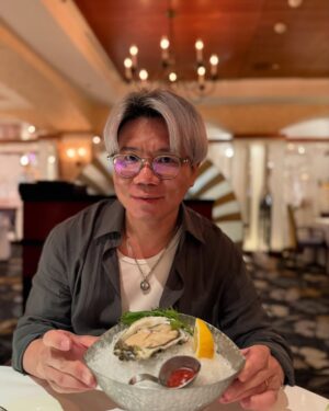 Windie Chang Instagram - 4月底28日❤️是我們結婚11週年的紀念日，同時也是邁入在一起的第17年，我們從兩個人事業都還沒那麼穩定的時候相遇，一直到現在，看到彼此的成長，我們有了調皮又可愛的阿寶❤️

我們常常用開玩笑的口氣說著，這世界再也找不到比你更好更適合我的另一半了😎心中卻是肯定到不行！因為只有你😌沒有別人，我們的默契，心靈感應，價值觀，彼此的情緒，還有家人們，感謝我17年前倒追你🤣

還是要說謝謝你當我的老公❤️也謝謝你出現在我的生命❤️
謝謝我美麗的婆婆生下我老公😍