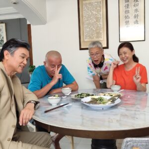 Xiang Yun Instagram - 今天吃什么？
很多人羡慕演员拍吃饭的戏，觉得我们有口福，其实拍摄的现场是拍完一场紧接一场，都没时间好好吃上一口。😊😊 #你好再见 #巧妹 #水淼 #火焱 #燕金导演