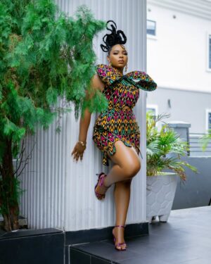Yemi Alade Instagram - Your Role Model's SUPER WOMAN 🌟🌟

👏  World  Premiere !!! #timeofthemonth  The Song and movie premiere  is OUT NOW.
Starring aishalawal1, @liquorose @Mariambooth, @daddyhikima, @mikeezu, @chief_femibranch

 Let's join PSI Nigeria to challenge traditional norms and reshape  how our societies engage with Menstrual Health and menstruating women. 💪 

Join the #TimeOfTheMonthNow  conversations @psicreativesnigeria 
! 
#MHHnow #MenstrualHealthNow #TimeOfTheMonthNow #PSIImpact

📷 @smilesfotografi 🔥