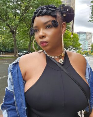 Yemi Alade Instagram - Blue on Black like Nigerian Police 🚔 👮‍♂️

Tiktok is more fun lol 💙