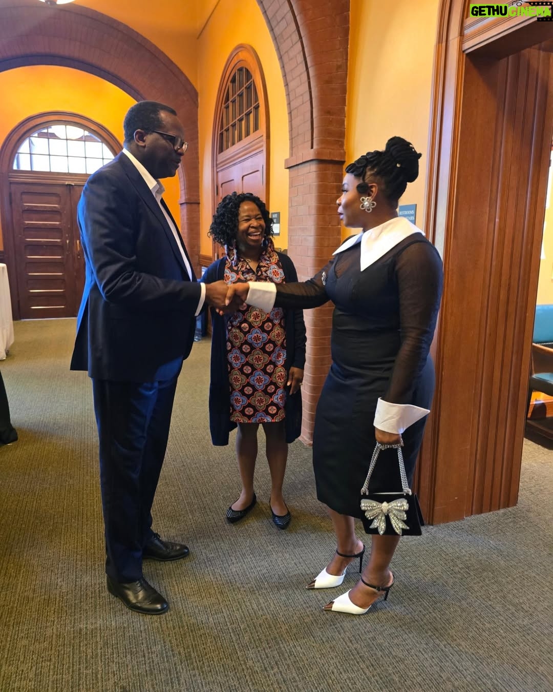 Yemi Alade - 48.9K Likes - 007 👏
What an expose!A brilliant exchange of ideas!
Thank you for inviting me to be a panelist on Africa Unite 2024 ,held at Harvard in the oldest Court room ;Austin Hall ,where we discussed and shared solutions to African problems amongst my very notable co-panelists .
#africaunite