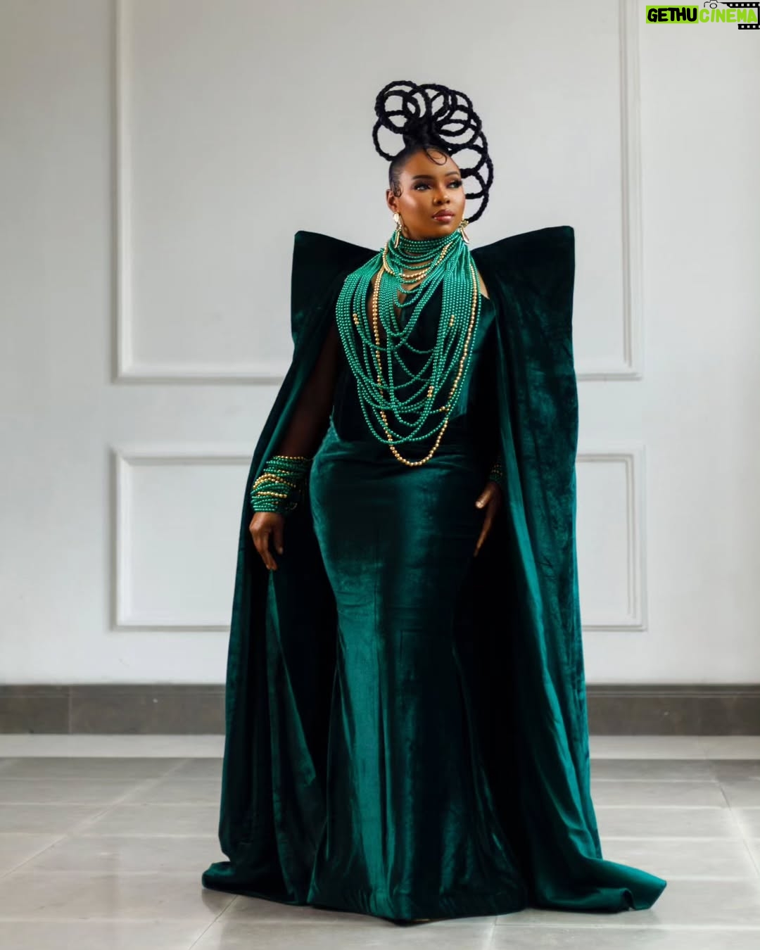 Yemi Alade - 39.9K Likes - A Masterpiece wearing Art 🌳
Green; my mother's favorite color and the color of prosperity and growth.
💫 @fabstyle_101 👘
💫 @quisitehair 👑
💫 @glambydami 💄
💫@itsboye 📸
#iyanu