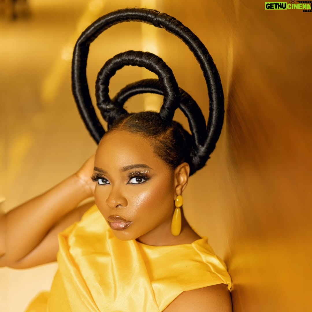 Yemi Alade - 71.5K Likes - Thank you, @CNN , for celebrating my voice and career as you mark 15 years of African Voices on this pioneer initiative where the spotlight is shared with the artists and creatives alike @cnnipr .
To my distinguished guests of the Night, thank you for honoring my invitation! You know I give the best hugs 🥰🤣
A night was had ✨️✨️
To the brilliant Host @larrymadowo ...YOU ROCK MARAFIKI!