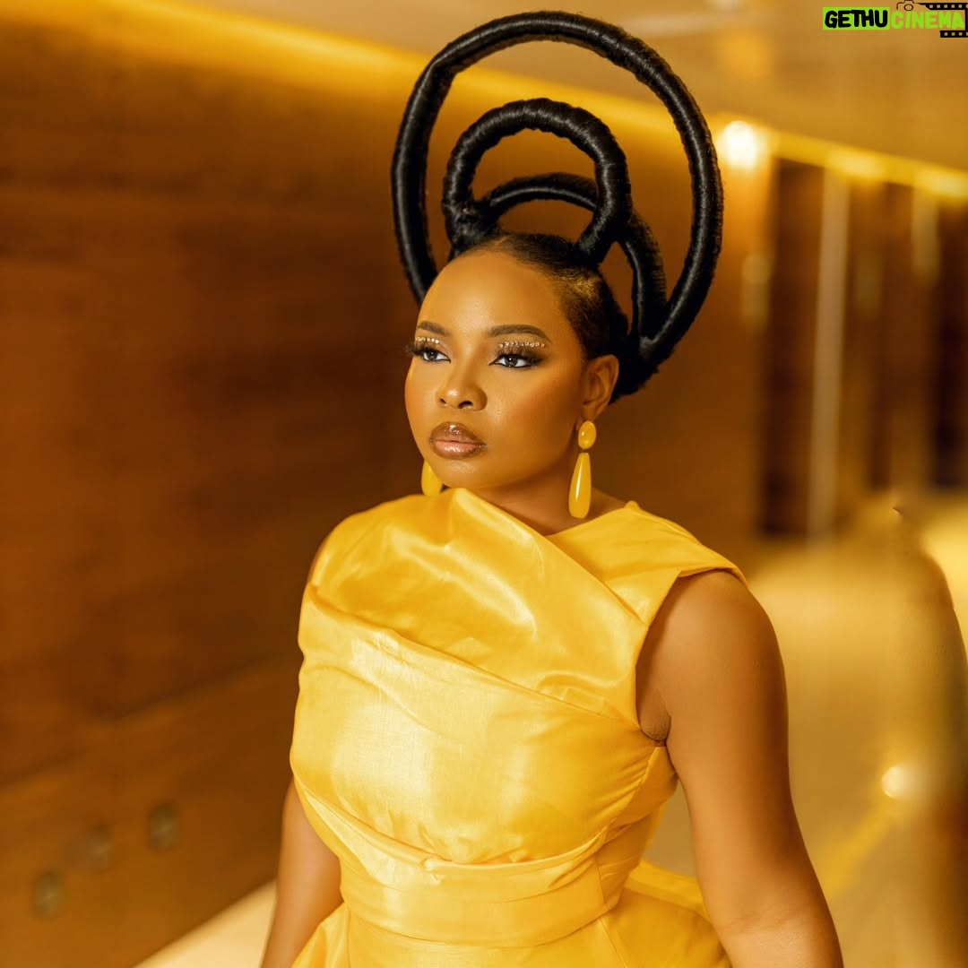 Yemi Alade - 71.5K Likes - Thank you, @CNN , for celebrating my voice and career as you mark 15 years of African Voices on this pioneer initiative where the spotlight is shared with the artists and creatives alike @cnnipr .
To my distinguished guests of the Night, thank you for honoring my invitation! You know I give the best hugs 🥰🤣
A night was had ✨️✨️
To the brilliant Host @larrymadowo ...YOU ROCK MARAFIKI!