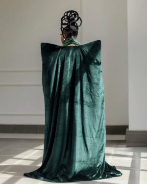 Yemi Alade Instagram - A Masterpiece wearing  Art 🌳 

Green; my mother's favorite  color and the color of prosperity and growth.

💫 @fabstyle_101 👘
💫 @quisitehair 👑
💫 @glambydami 💄
💫@itsboye 📸

#iyanu