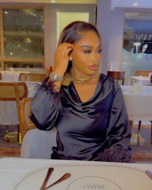 Yetunde Barnabas Instagram - Sitting Pretty waiting for OWE AKALAMAGBO To Drop by 4pm O’clock so that my YBO Family can feast 😍😍😍😍😍😍😍😍😍
Y’all this is a One part movie and you know anything I put out there is always authentic so support your girl Usual 🔥🔥🔥🔥🔥🔥