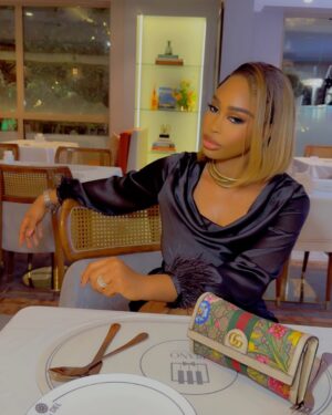 Yetunde Barnabas Instagram - Sitting Pretty waiting for OWE AKALAMAGBO To Drop by 4pm O’clock so that my YBO Family can feast 😍😍😍😍😍😍😍😍😍
Y’all this is a One part movie and you know anything I put out there is always authentic so support your girl Usual 🔥🔥🔥🔥🔥🔥