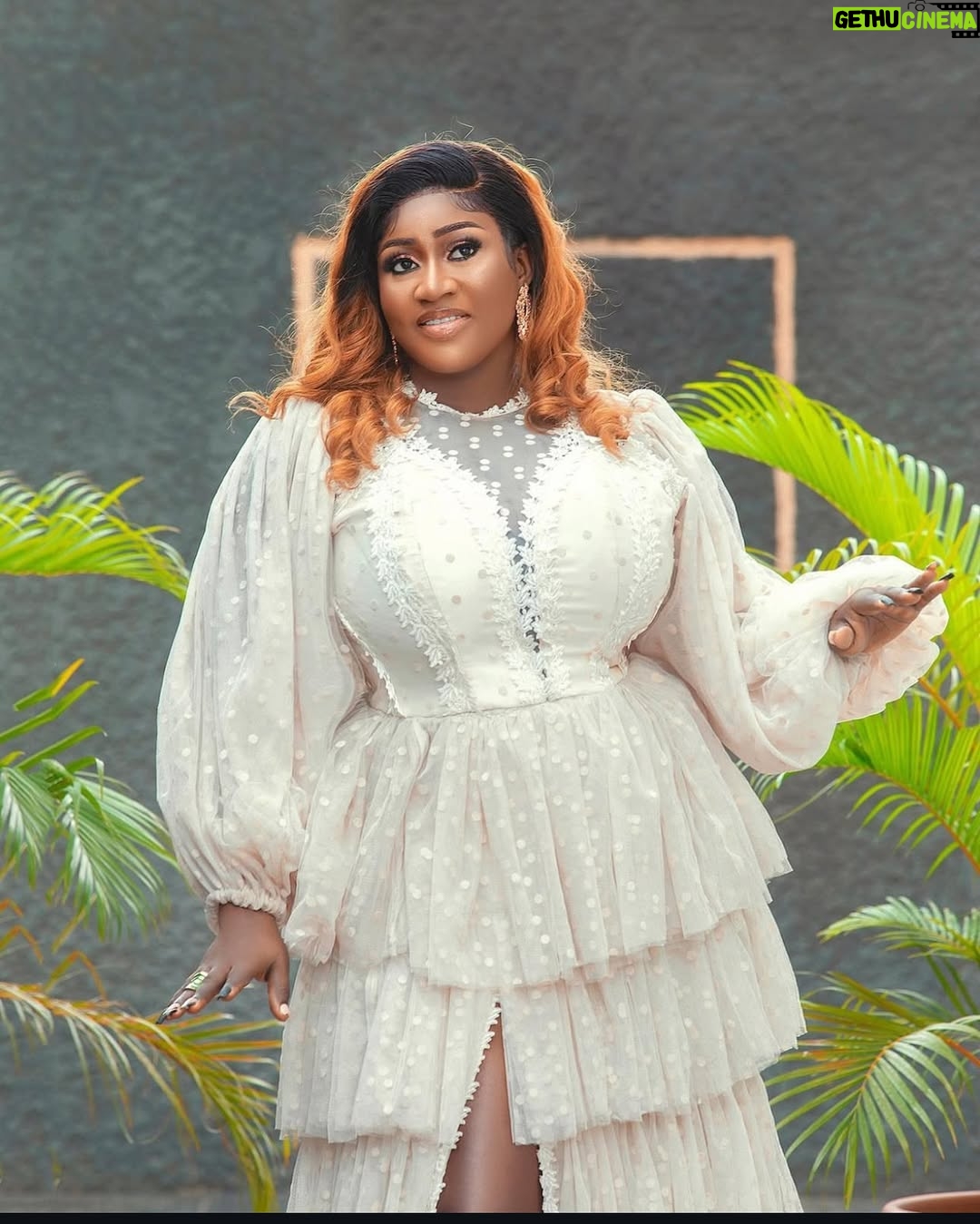Yetunde Barnabas - 11.2K Likes - Happy birthday to the Absolute Love of my Life @officialadekemitaofeek ❤️❤️❤️
This one will just carry beauty of 100 people for herself alone😩my partner in Success 😍Chaiii the way I miss you ehnnn, can’t wait to unite with you and my bebe 😁 I wish you all the beautiful things of Life.
May GOD answer all your secret prayers and grant you all your heart Desires babe🙏🏻 Love U so much ❤️