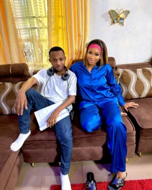 Yetunde Barnabas Instagram - My name is IFE on the set of ABEWO😍
Produced by: @olakunleolabode_biggcass_ 
Direction: @tundekomolafe 
:
The official trailer of OWE AKALAMAGBO dropping by 6pm 
🔥🔥🔥🔥