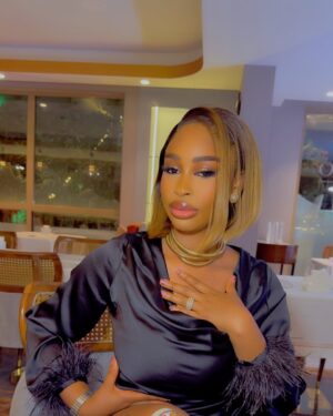 Yetunde Barnabas Instagram - Sitting Pretty waiting for OWE AKALAMAGBO To Drop by 4pm O’clock so that my YBO Family can feast 😍😍😍😍😍😍😍😍😍
Y’all this is a One part movie and you know anything I put out there is always authentic so support your girl Usual 🔥🔥🔥🔥🔥🔥