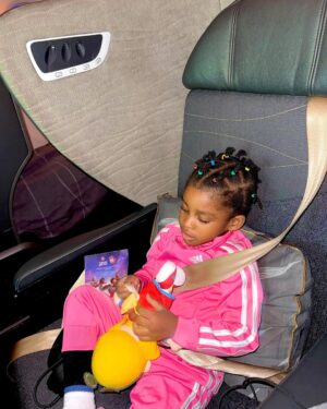 Yetunde Barnabas Instagram - Im finally able to post my Oga madam beautiful pictures she took while flying💎🩷🩷My madam has been sick since We got back to naija but my GOD took over, infact ehnnn my faith was tested but I never shaked cause GOD doesn’t leave his own people…. 🙏🏻Shoutout to all mothers may GOD Continue to give us the strength and ability to raise our children in good health. 🙏🏻❤️