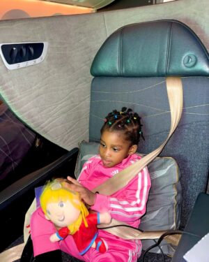 Yetunde Barnabas Instagram - Im finally able to post my Oga madam beautiful pictures she took while flying💎🩷🩷My madam has been sick since We got back to naija but my GOD took over, infact ehnnn my faith was tested but I never shaked cause GOD doesn’t leave his own people…. 🙏🏻Shoutout to all mothers may GOD Continue to give us the strength and ability to raise our children in good health. 🙏🏻❤️